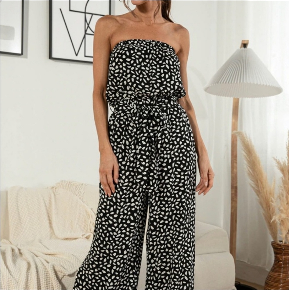 Women's Black and White Sleeveless Jumpsuit